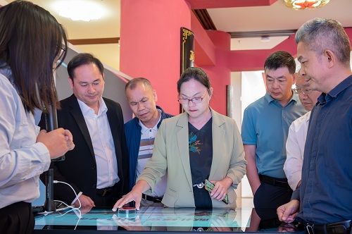 调研组参观党建馆.jpg