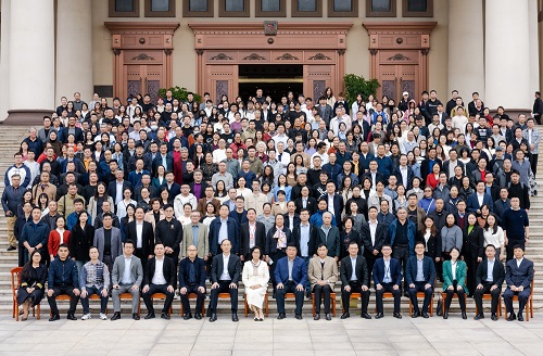与会领导嘉宾师生合影.JPG