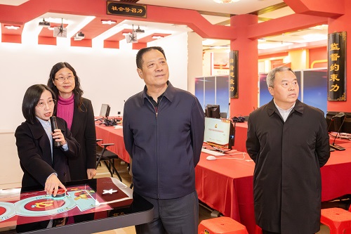 参观党建馆.jpg