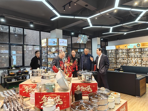 校领导参观揭阳市庆展实业有限公司.jpg