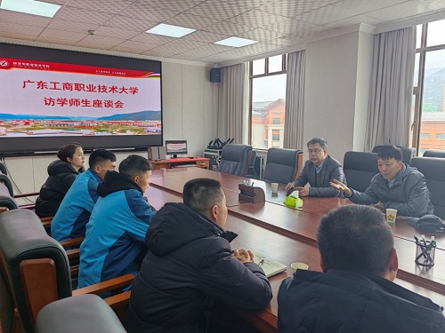 赵同胤一行与林芝市部分到世界杯官网学习的师生进行座谈.jpg