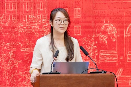 教师代表发言.jpg