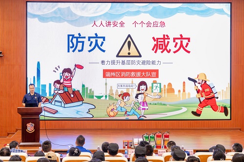 黎洪坚作主题讲座.jpg