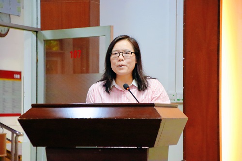 覃红霞讲话.jpg