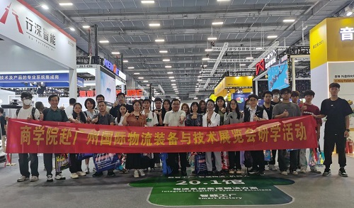 现代物流管理专业师生代表合影.jpg