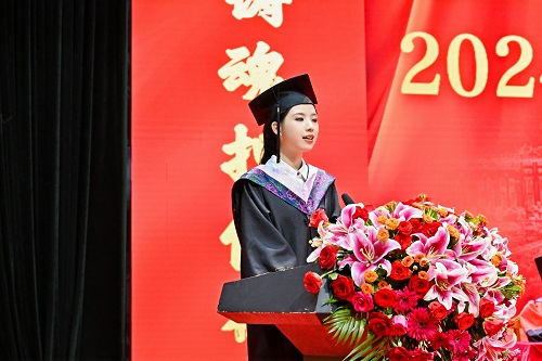 毕业生代表发言.jpg