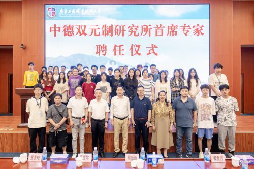 活动合影.jpg