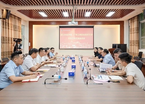 座谈会现场.jpg