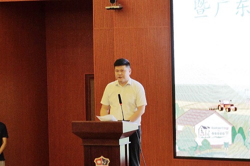 陈旭汇报活动筹备情况.jpg