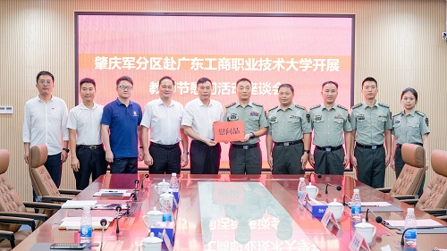 慰问品交接仪式.jpg