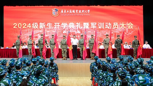 丁勇授营旗.jpg