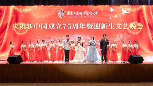 星湖校区晚会现场.jpg
