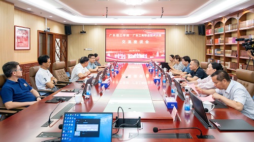 座谈现场.jpg
