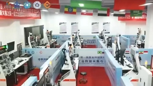 决赛现场智能制造前沿设备.jpg