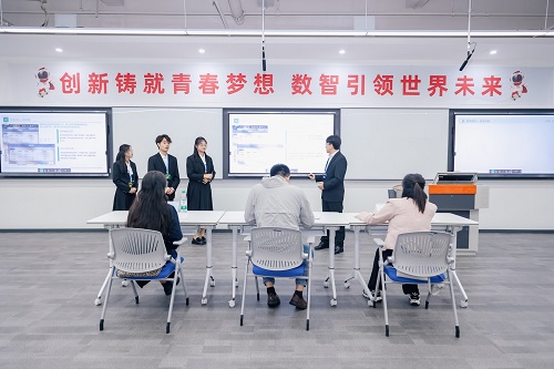 世界杯官网参赛学生2.jpg
