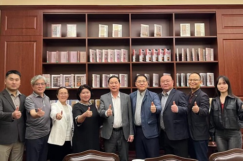 双方合影1.jpg
