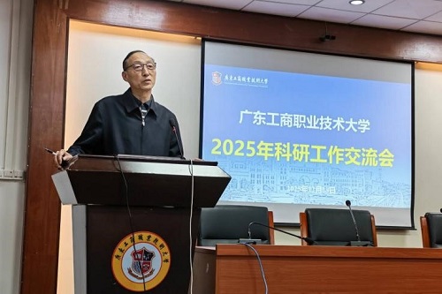 和飞讲话.jpg