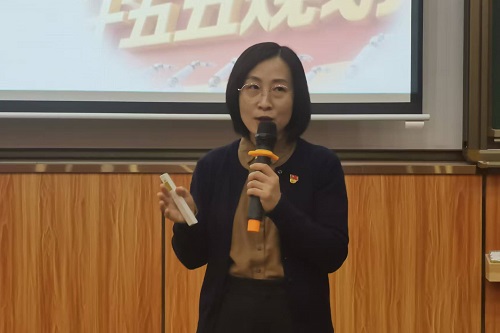 梁伟莹主讲.jpg