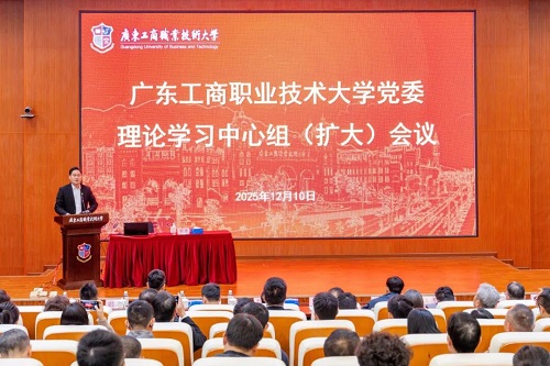 卢景值主持.jpg
