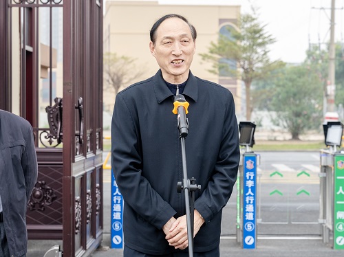 和飞在大旺校区主持.JPG