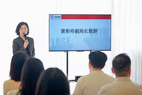 黄彩玲讲话.jpg
