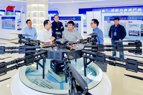莫秀全视察学校低空经济展厅.jpg