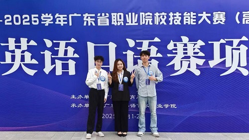 世界杯官网指导教师与参赛学生1.jpg