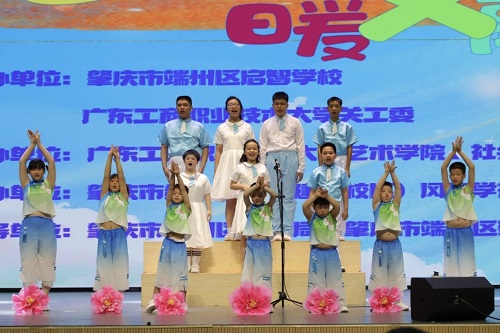 节目表演.jpg