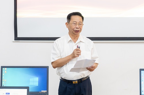 陈斯毅讲话.JPG
