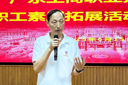 和飞讲话.jpg