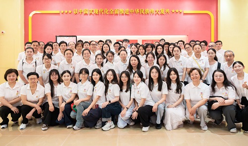 新教职工合影.jpg