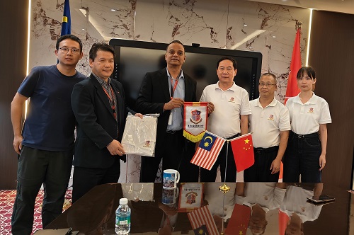 广工商大与ALFA大学交换礼物.jpg