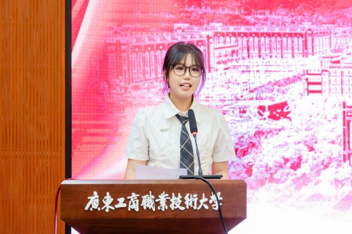 学生代表秦誉衔发言.jpg