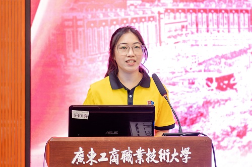 学生代表发言.jpg