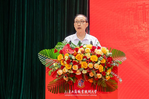 和飞在星湖校区典礼上讲话.JPG