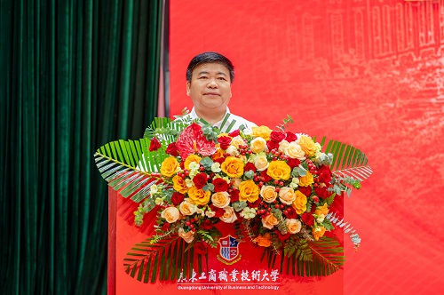 莫秀全在星湖校区典礼上致辞.JPG
