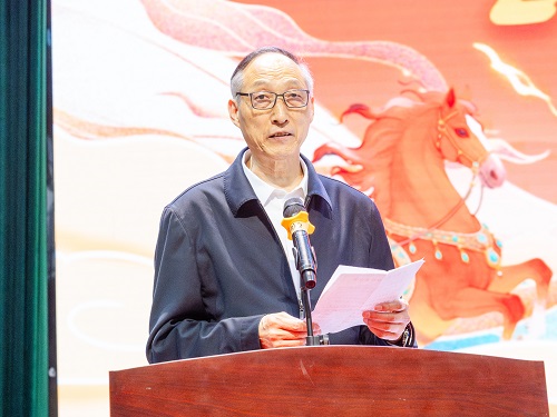 和飞主持星湖校区见面会.jpg
