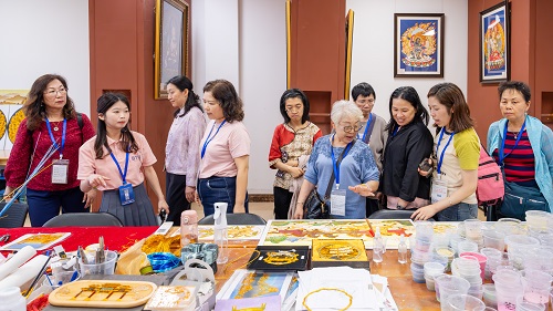 参观广府金绣.jpg