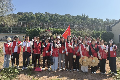 师生合影.jpg