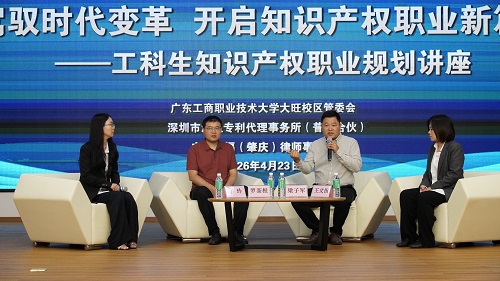 圆桌先锋对话现场.JPG