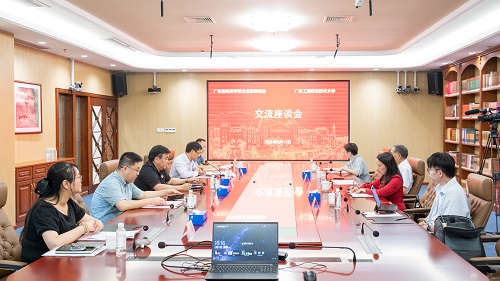 座谈现场.jpg