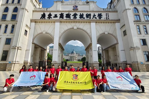 学校学生资助政策宣讲团成员合影.jpg