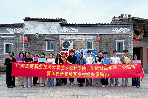 师生合影.jpg