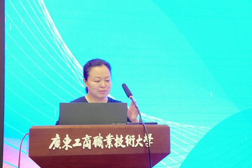 邱静怡作介绍.jpg 邱静怡作介绍.jpg