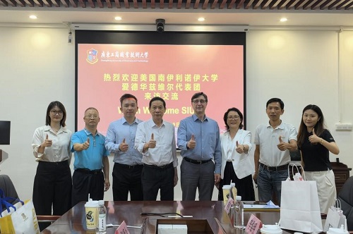 双方合影.jpg