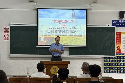 冯海志在宣讲会上致辞.jpg