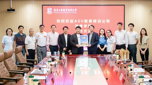 双方合影.jpg