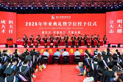 颁发优秀毕业生荣誉证书.jpg