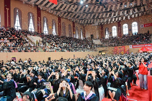 祝福彩片纷扬满场1.jpg