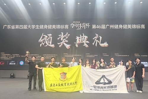 团队合影.jpg